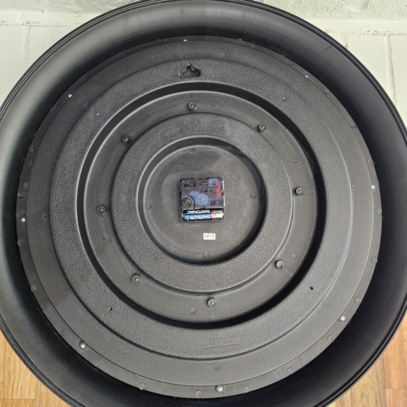 World Atlas Map Wall Clock 23"_GREAT CONDITION! - Picture 3 of 3